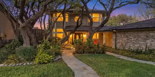 8 Buccaneer Court