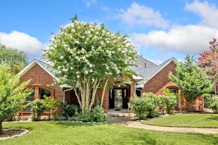 809 Lake Meadows Circle