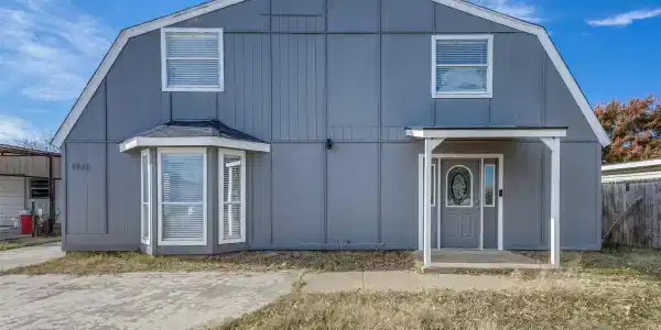 1921 Pelican Drive N