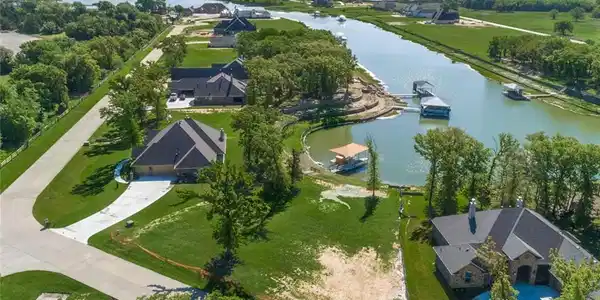1568 Laguna Bay