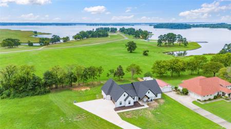 7 Silver Spur Drive