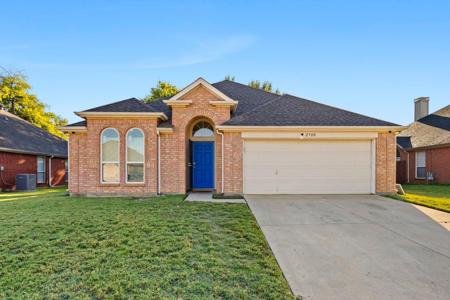 2700 Wandering Oak Drive