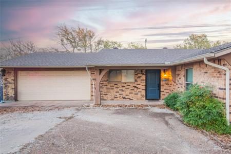 905 MARTHA Lane