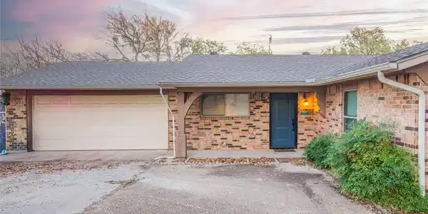905 MARTHA Lane