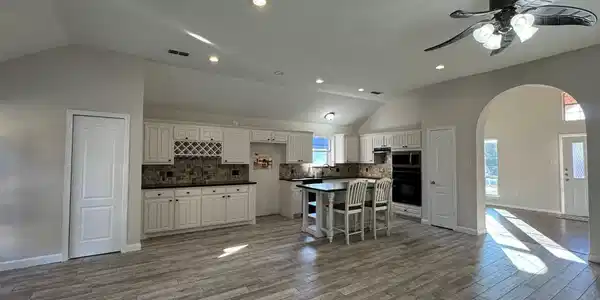 8569 Woodlake Circle