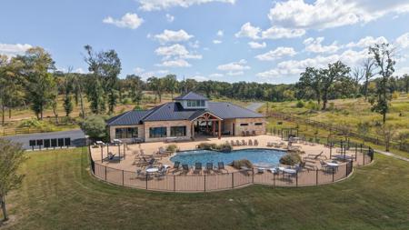 7011 Lakeshore Way