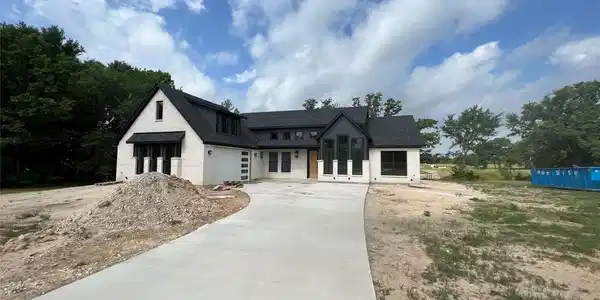 556 Clubhouse Drive