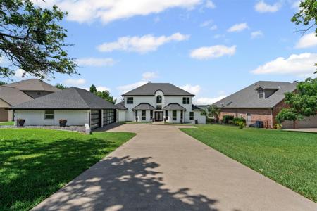105 Lakeside Drive