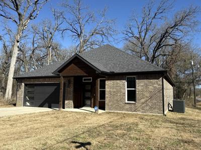 102 Oakwood Drive