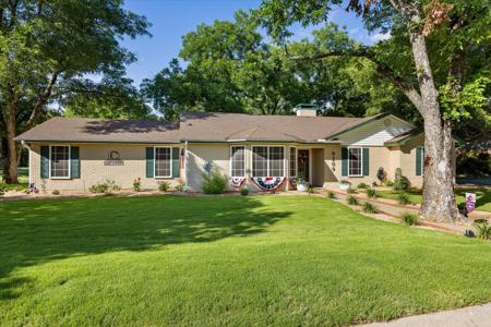 9209 Hanging Moss Drive