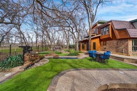 2271 Shoreline Drive