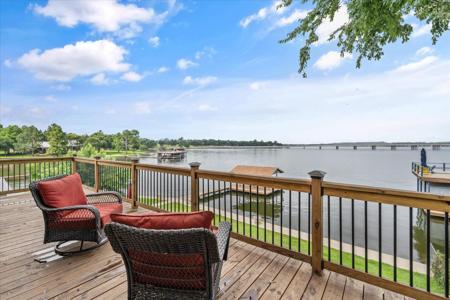 107 Oak Acres Drive W