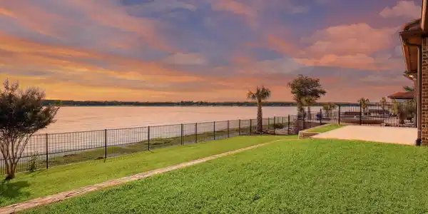 10029 Lakeside Drive