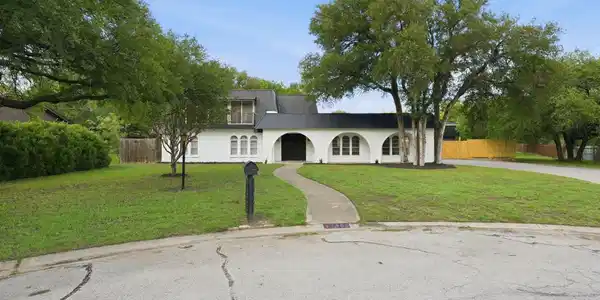8700 Eagleview Court