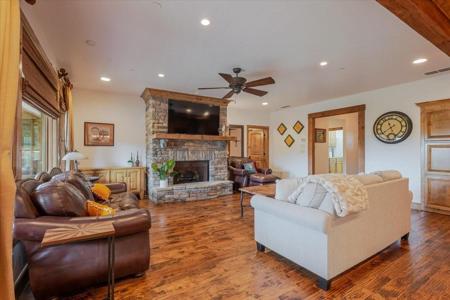 1633 Scenic Drive