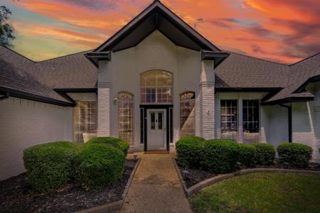 3163 Oak Drive