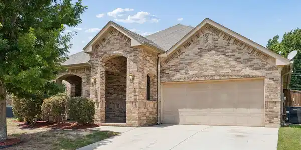 425 Corriente Trail