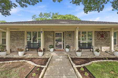 708 Forest Trace