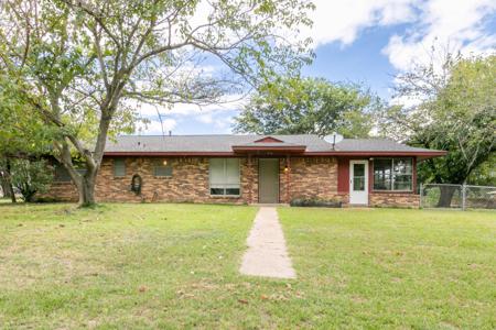 1004 Holiday Circle