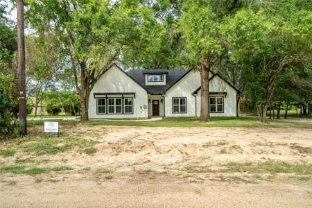 111 Lindy Lee Lane