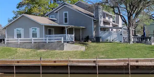 688 Harbor Drive N
