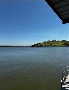 3245 Lakeside Drive