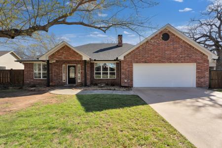 3709 Winding Way
