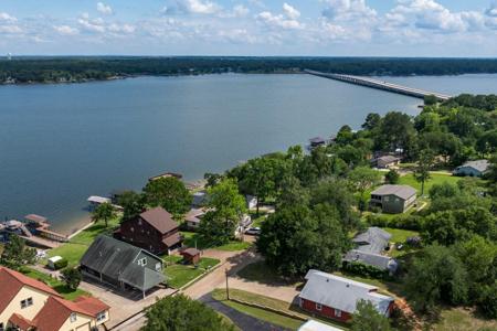 138 Pin Oak Drive