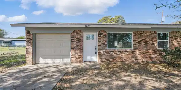 1837 Pelican Drive N