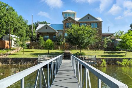 216 Private Road 1735