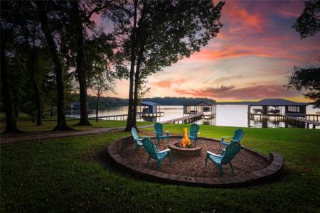 560 Private Road 52444