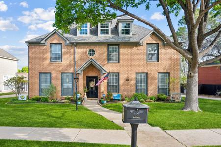 824 Lochmoor Lane