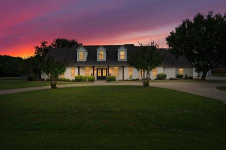 890 Topaz Lane