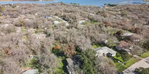 560 Lakeside Drive