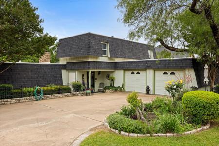 5007 Comanche Drive