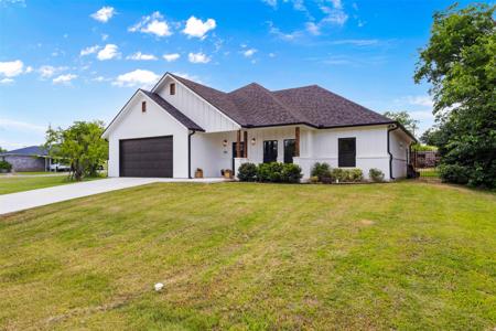 105 Runaway Bay Drive