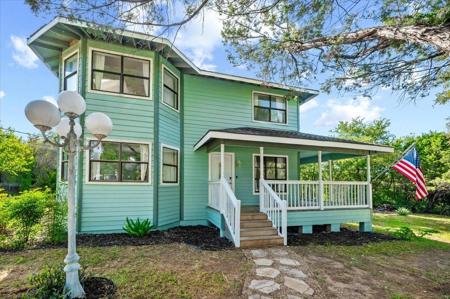 2704 Canyon Trail