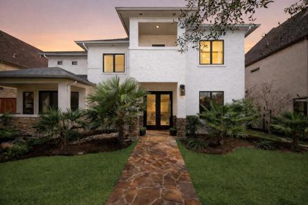 6713 Lake Circle Drive
