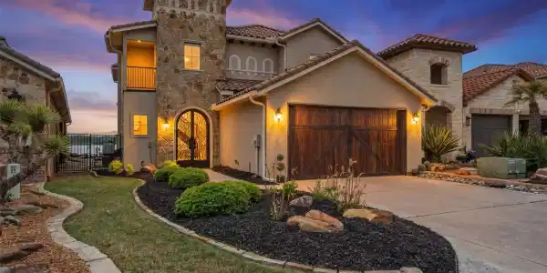 10035 Lakeside Drive