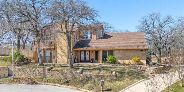 104 Oak Hollow Court S