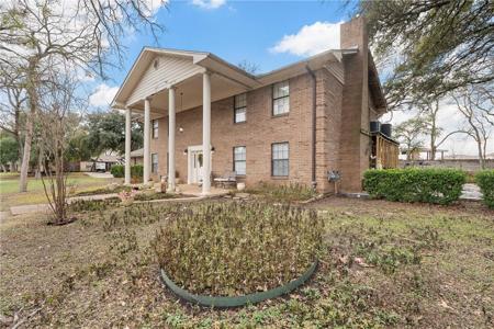 1610 Oak Hollow Drive