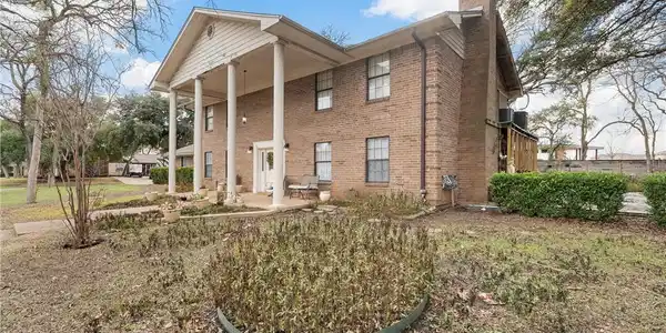 1610 Oak Hollow Drive