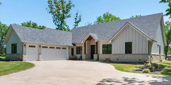 934 Waters Edge Drive