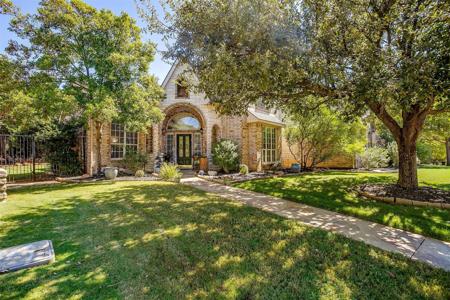 3323 Shadow Wood Circle