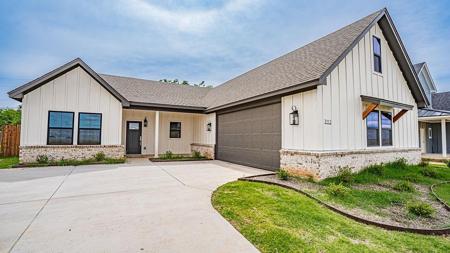 2112 Salina Circle