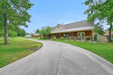 206 Pueblo Drive E