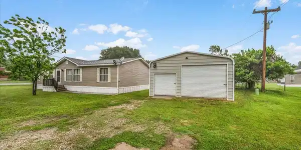 1900 Pelican Drive N