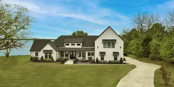 400 Moonlight Drive