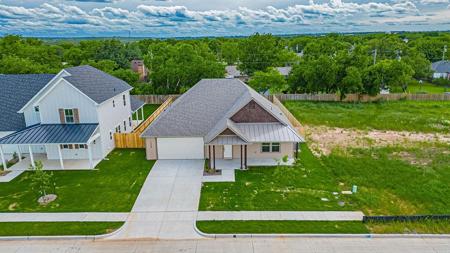 2208 Salina Circle