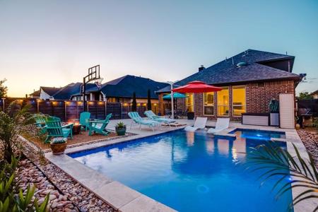 828 Parkland Drive
